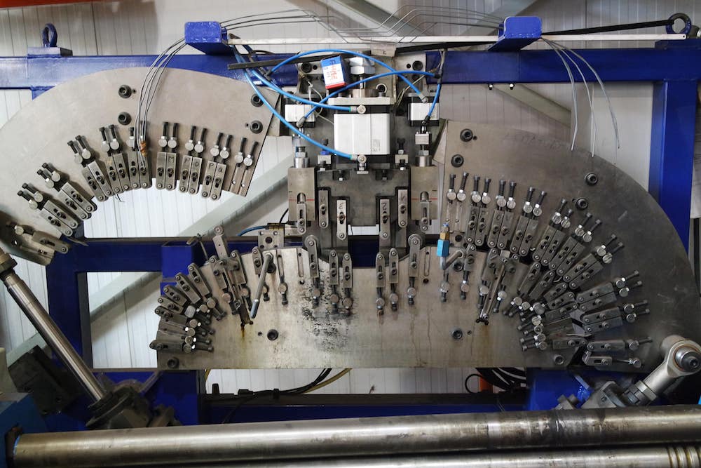 Machines pour le formage de fil